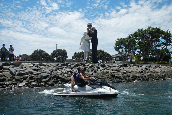 Kissing Statue